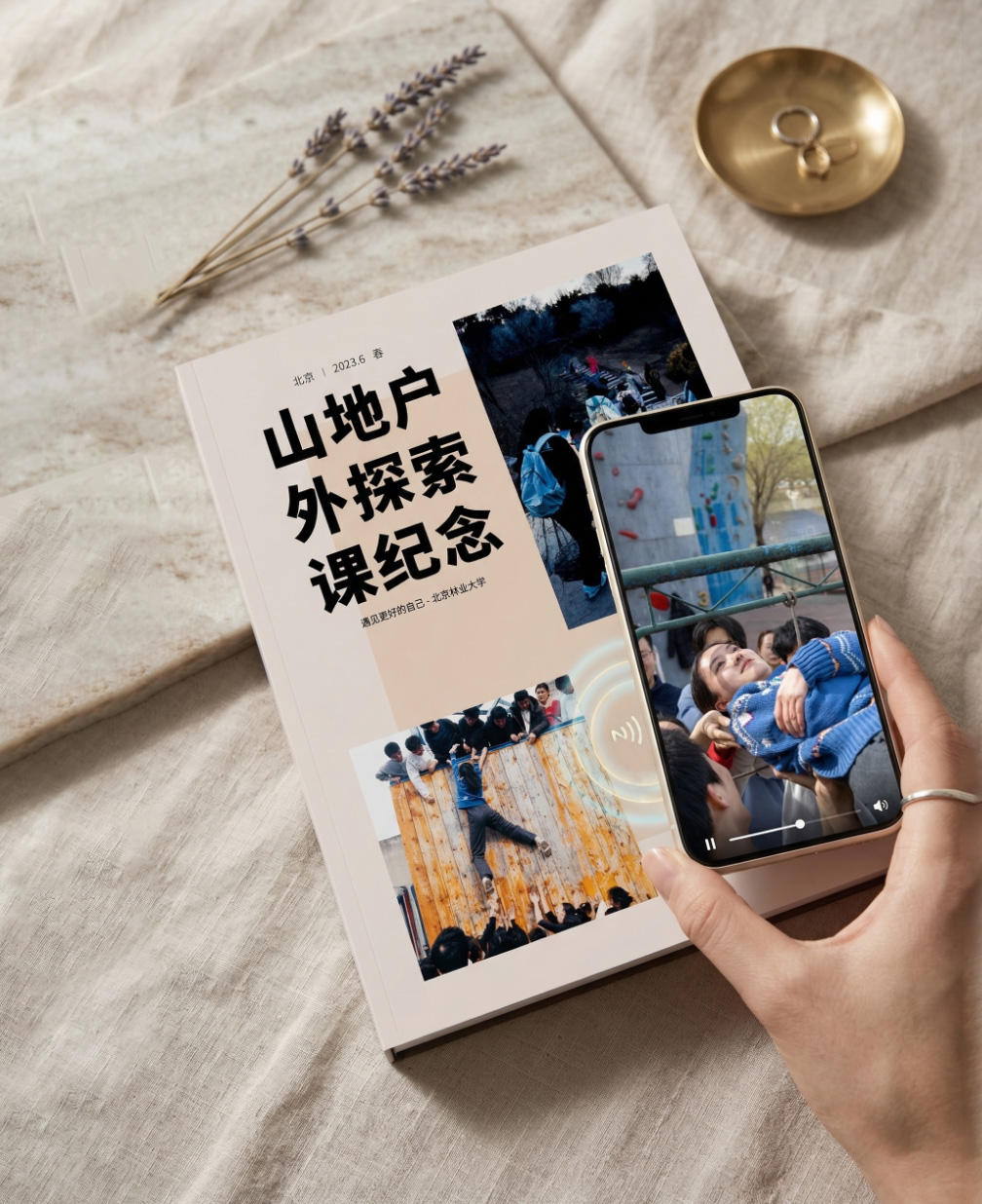 手机贴近画匣子的 NFC 区域，瞬间唤起当时的内容